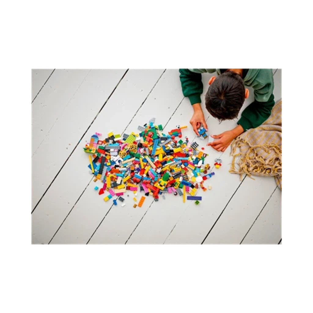 Набор деталей LEGO Classic 11021 90 лет игры