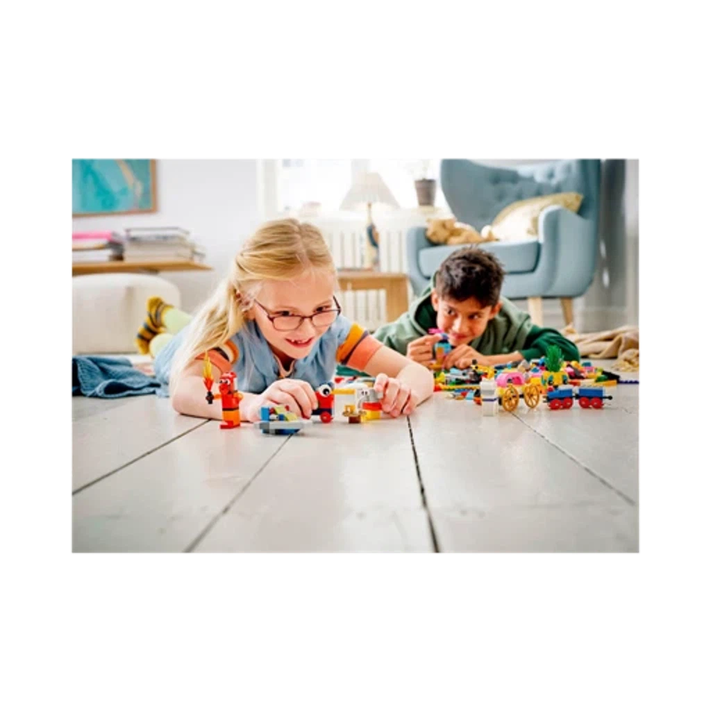 Набор деталей LEGO Classic 11021 90 лет игры